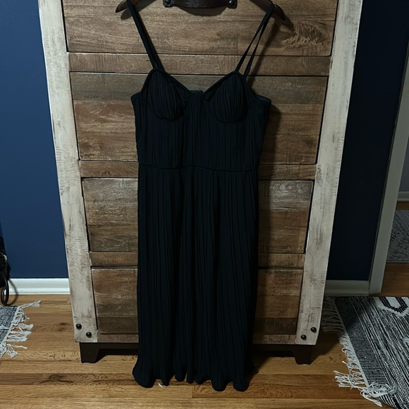 NWT DKNY Black Pleated Bustier Dress, Ruffle Hem - Size 8 - Picture 2 of 10
